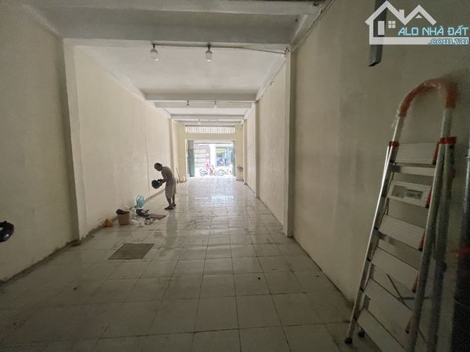 Nhà cho thuê mặt tiền đường Trần quốc hoàn 5,3x20m thông suốt