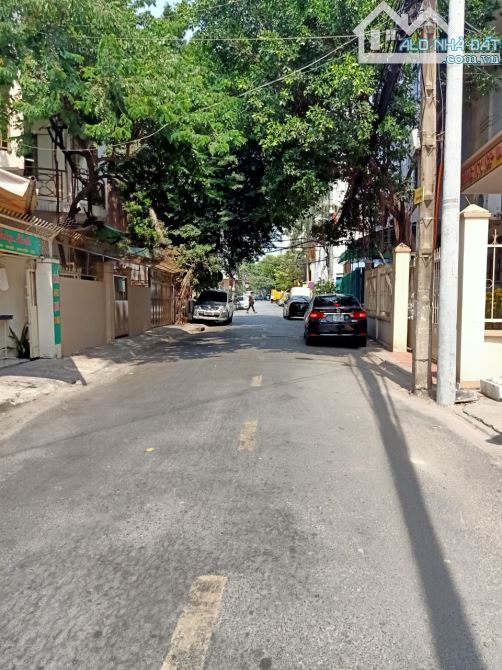 Cần bán căn nhà cấp 4 hẻm 10m đường Nguyễn Trọng Tuyển, Phú Nhuận. DT 13 x 28m. Giá 53 tỷ