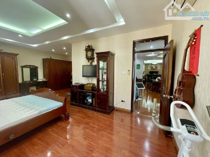 Bán gấp tòa nhà Mặt Phố Thái Hà 230m2,  9 tầng, mt 10m, chỉ 110 tỷ. Giá quá tốt.. - 1