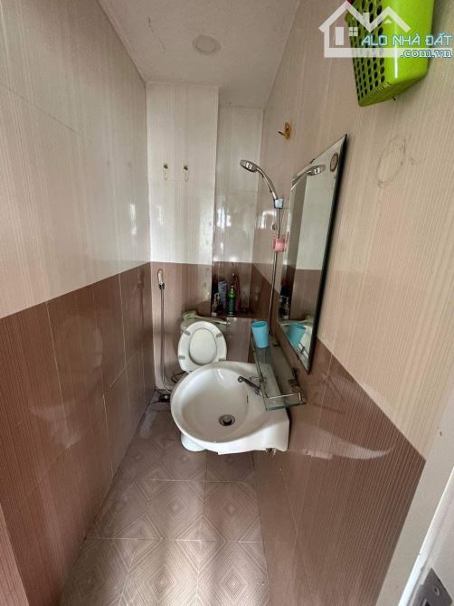 Cho nữ thuê phòng có bancong, Wc riêng, 23m2, đường Thích Quảng Đức, giá 3,5tr/tháng. - 2