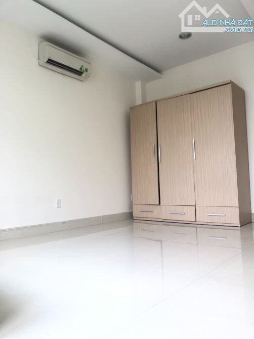 PHÒNG 30M2 FULL NÔI THẤT TỦ LẠNH- LÒ VI SÓNG- CÓ NG DỌN VỆ SINH 2 LẦN 1 TUẦN- 4,5 TR/TH - 4