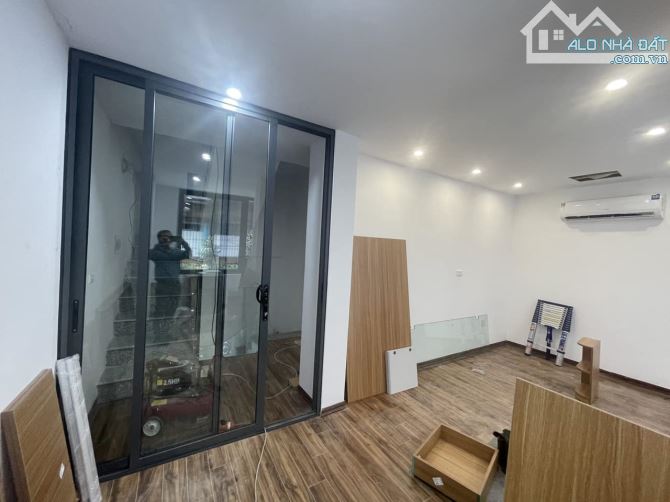 🏢CỰC PHẨM DÒNG TIỀN HUỲNH THÚC KHÁNG – 8,5TẦNG - THANG MÁY – ĐƯỜNG Ô TÔ QUAY ĐẦU TRƯỚC C - 5