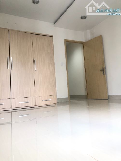 PHÒNG 30M2 FULL NÔI THẤT TỦ LẠNH- LÒ VI SÓNG- CÓ NG DỌN VỆ SINH 2 LẦN 1 TUẦN- 4,5 TR/TH - 5