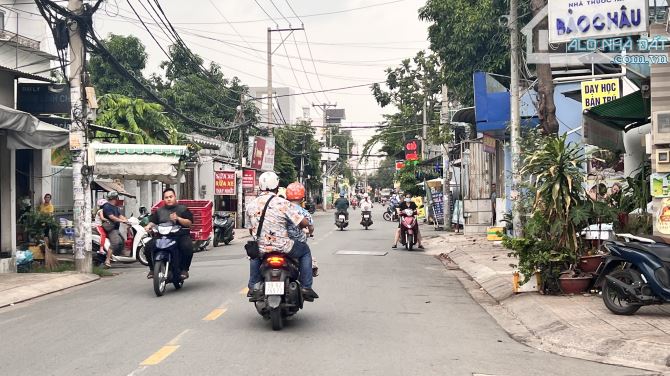 Nhà ngay chợ Bình Thành, Hẻm xe tải 8m, 92m2 (4x23m). Chủ ngộp bank bán gấp.