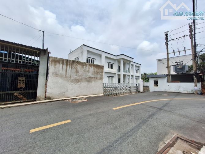 Bán nhà xưởng gần ngã tư Chiêu Liêu, 3028m full SKC, sổ hoàn công, 1333 Dĩ An