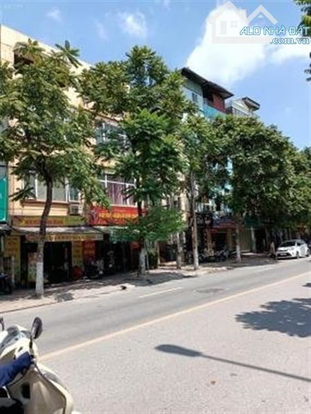 B.án đất tặng nhà 2 tầng mặt phố Dương Văn Bé lô góc 2 mặt vỉa hè siêu rộng 194m, mt12,5m