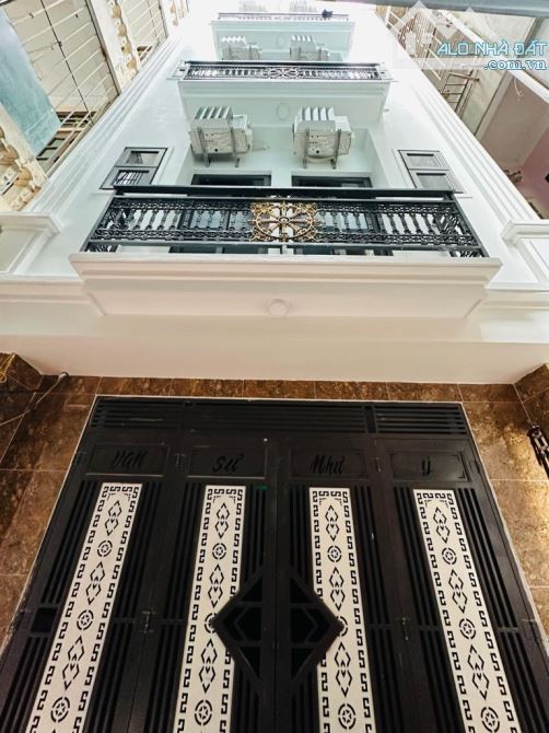 Bán toà CCMN Trung kính, 65m x 6T tháng máy, ngõ thông, ô tô, full NT, 18p, 13,5 tỷ.