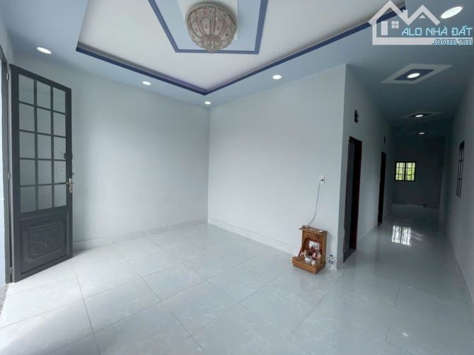 Bán căn nhà cấp 4 đẹp vừa hoàn thiện 5m x 15m có 2 phòng ngủ, đường sạch sẽ, giá 1ty350 - 1