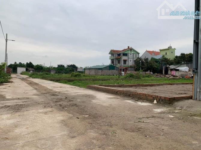 Bán đất tổ 9 TT Quang Minh, Mê Linh ngõ thông ngõ 3m 43m full thổ cư giá 26.5tr/m2 - 2