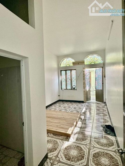 BÁN GẤP NHÀ Trần Nguyên Hãn , Lê Chân, HP. 2,5 tầng. 2,45tỷ. 41m2. Ngõ 2m. - 4