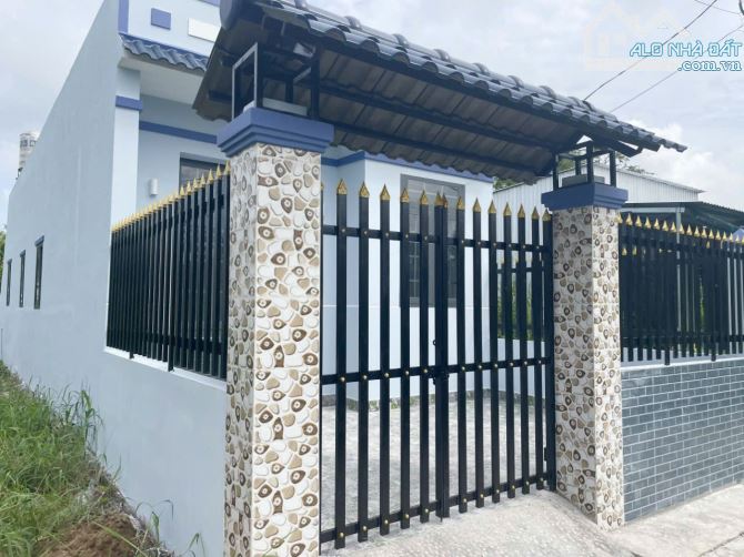 Bán căn nhà cấp 4 đẹp vừa hoàn thiện 5m x 15m có 2 phòng ngủ, đường sạch sẽ, giá 1ty350 - 4