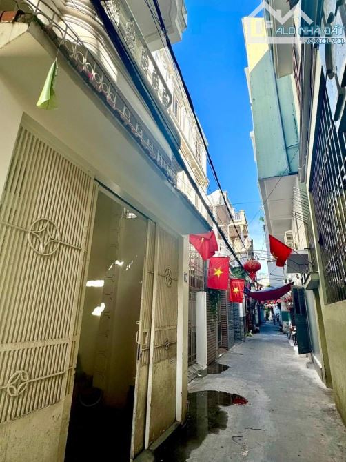 BÁN GẤP NHÀ Trần Nguyên Hãn , Lê Chân, HP. 2,5 tầng. 2,45tỷ. 41m2. Ngõ 2m. - 5