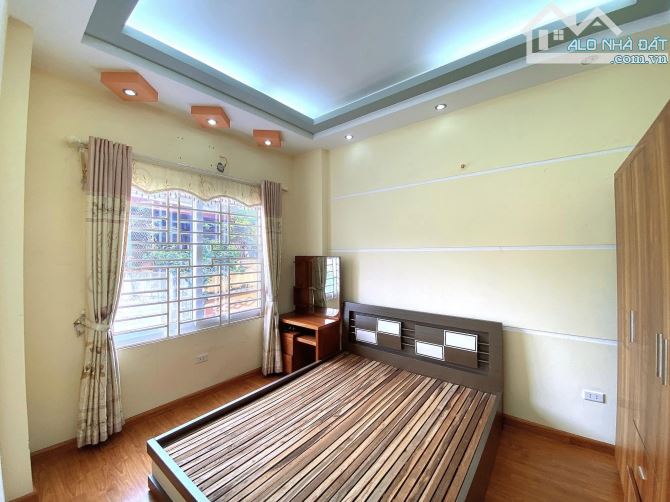 Bán nhà Yên Hoa, 44m2, 5 tầng, chắc chắn, gần phố, 7.2 tỷ - 7