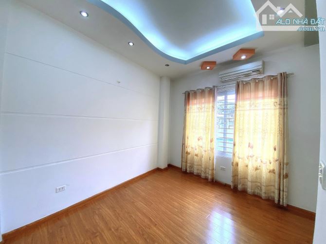 Bán nhà Yên Hoa, 44m2, 5 tầng, chắc chắn, gần phố, 7.2 tỷ - 8