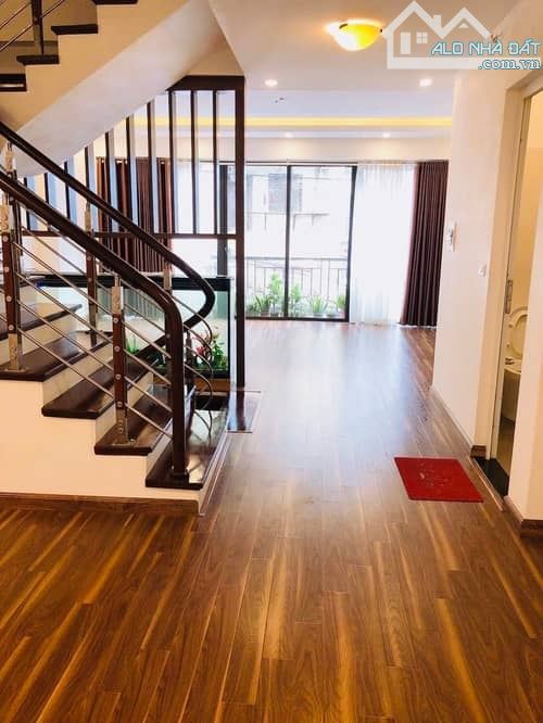 Bán nhà phân lô gần ĐSQ Nhật - 60m2, 6T, MT 6m. Được nhà nước đặc biệt ưu ái.