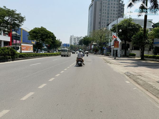 Cần bán 128m2 đất mặt phố Nguyễn Văn Cừ. Phù hợp kinh doanh ô tô hoặc xây tòa nhà văn phòn