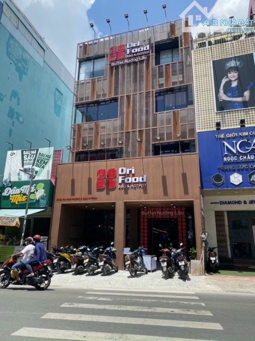 Cho thuê nhà góc 2 mặt tiền Phan Xích Long  Phú Nhuận DT 6x18-4 lầu.Giá thuê 99tr/tháng