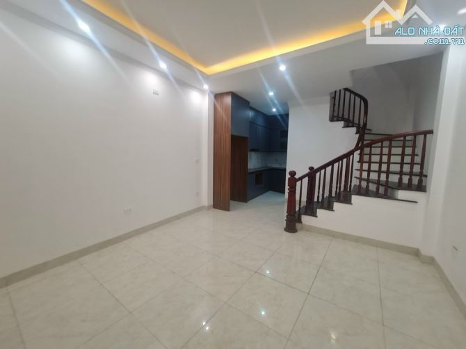 45M2 NHÀ ĐẸP CẦU DIỄN - Ô TÔ ĐỖ CỬA - FULL NỘI THẤT - GIÁ 5 TỶ - MINH KHAI.