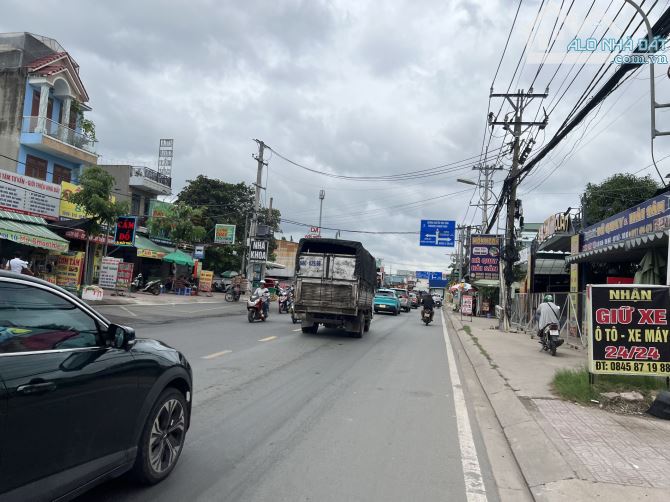 Bán mặt tiền Hoàng Hữu Nam, sát ngã ba Mỹ Thành, đối diện Showroom Ford, 8.5 x 25m. 22 tỷ.