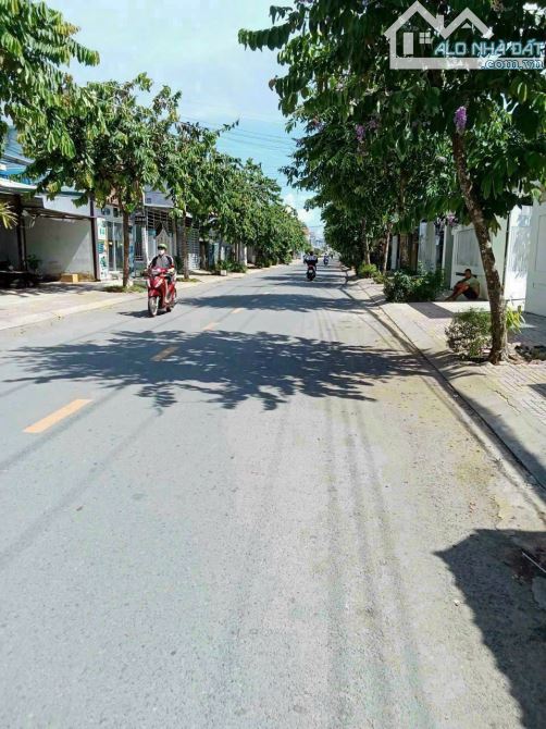 🏡 Cần chuyển nhượng lại  nhà mặt tiền đường Kiên Thị Nhẫn , hướng Đông .  👍 Hiệ - 1