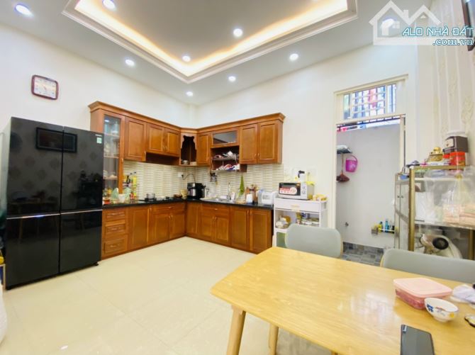 Bán nhà hẻm 8m phường 24 quận Bình Thạnh, gần ngã tư hàng xanh 4x18m vuông vức - 2