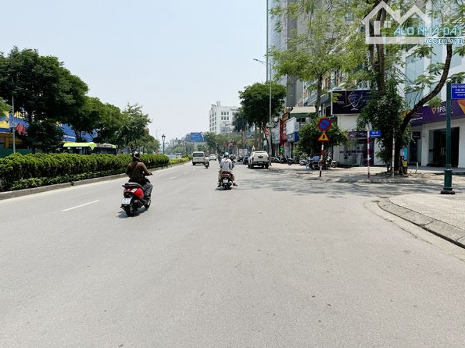Cần bán 128m2 đất mặt phố Nguyễn Văn Cừ. Phù hợp kinh doanh ô tô hoặc xây tòa nhà văn phòn - 2