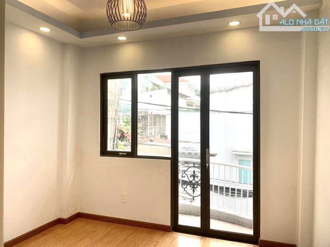 NHÀ QUẬN 3 P.11 GẦN KÊNH NHIÊU LỘC, HẺM 4M THÔNG, DÂN TRÍ, ~30M2 TRỆT-LẦU 2PN MỚI, 4.15 TỶ - 3