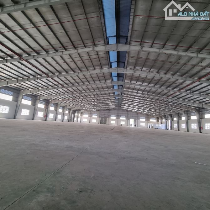 Bán kho xưởng dt đất: 10.000m2, XD: 6.000m2,CCN Lợi Bình Nhơn, Long An