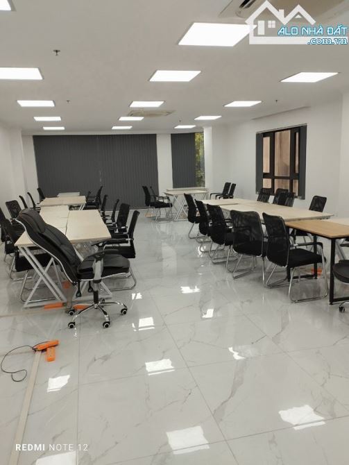 Cho thuê văn phòng tại đường Thái Hà sàn 65m2 đẹp rực rỡ GIÁ RẺ BẤT NGỜ