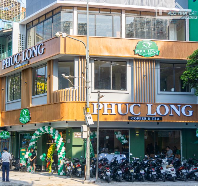 Cho thuê Nhà Mặt phố Nguyễn Hoàng – Cầu Giấy DT 200m2 * 3 tầng, Căn góc Mặt tiền đẹp 35m