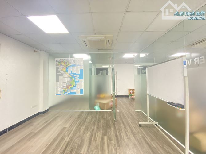 Cho thuê văn phòng mặt phố Nguyễn Văn Tuyết dt 90m2 sàn mới rẻ nhất khu vực - 1