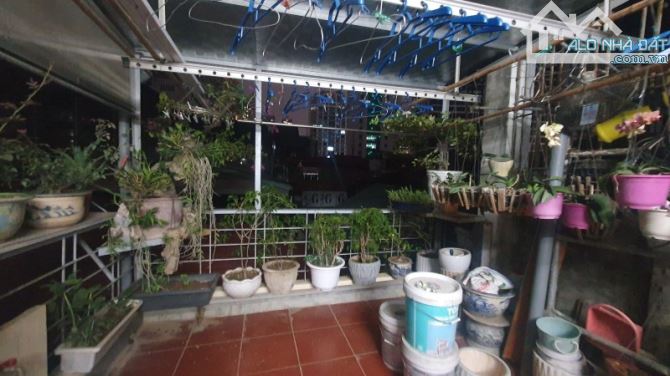 Bán nhà tự xây ở ngõ 127 Văn Cao 44m2 x 5 tầng kiên cố, ngõ thông - 1