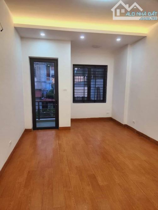 Bán nhà Âu Cơ - Toà nhà dòng tiền Apartment 6 tầng thang máy, 10m ra phố giá 11 tỷ