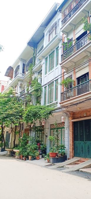 Siêu Phẩm. Bán nhà riêng 5 tầng phân lô đẹp nhất Hoàng Quốc Việt. Dân trí cao. Đường thông - 6