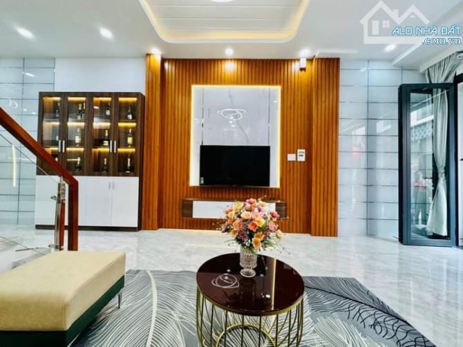 Nhà mới cần bán đang cho thuê 16 triệu. Phổ Quang, Q. Phú Nhuận, Giá 2 Tỷ 750 / 52m2 - SHR