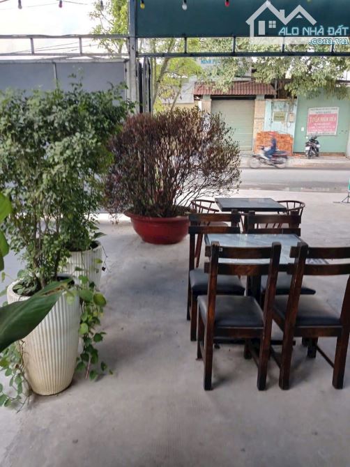 BÁN GẤP mặt bằng đang cho thuê bán cafe. DT 149,4m2 ở Trần Văn Mười Hóc Môn giá 750 triệu.