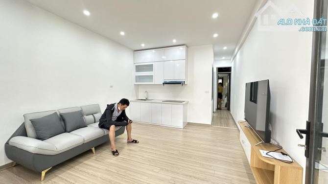 Bán căn hộ tập thể đại học Sư Phạm phố Trần Quốc Hoàn 60m2 2PN sửa cực đẹp có nội thất 2,5