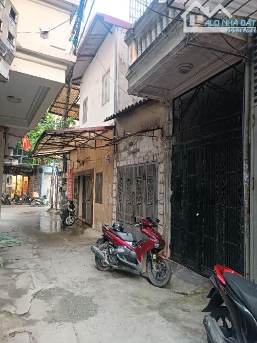 Bán nhà cũ (đất) ô tô tải đỗ cửa, sát phố, KD, 51m2, trung tâm quận Hai Bà, chỉ hơn 9 tỷ.