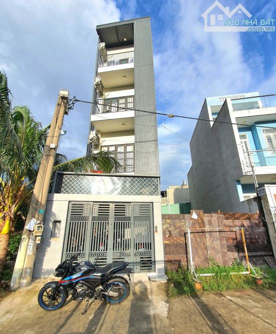 Bán nhà 3 lầu,  đường số 102, TNP A, Quận 9 - DT: 60m gồm 8pn, 8 wc - Giá 6,5