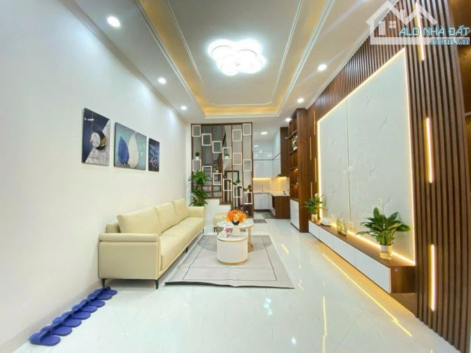 Chính chủ bán nhà phố Minh Khai , 35m2 - 5 tầng - 3PN - tặng nội thất