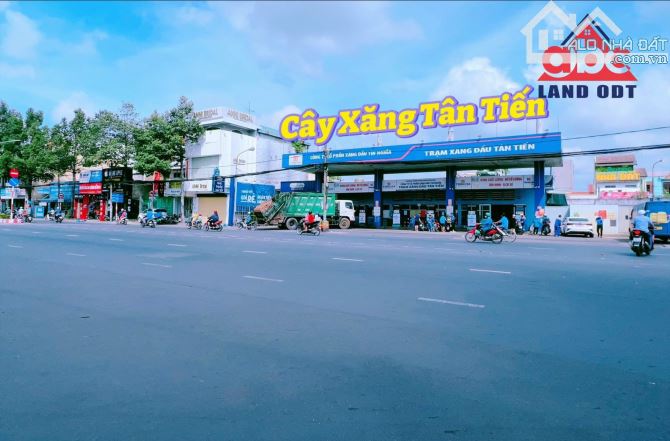 Bán nhà tân phong ngay cv B5 ngang 9,2m giá ngộp