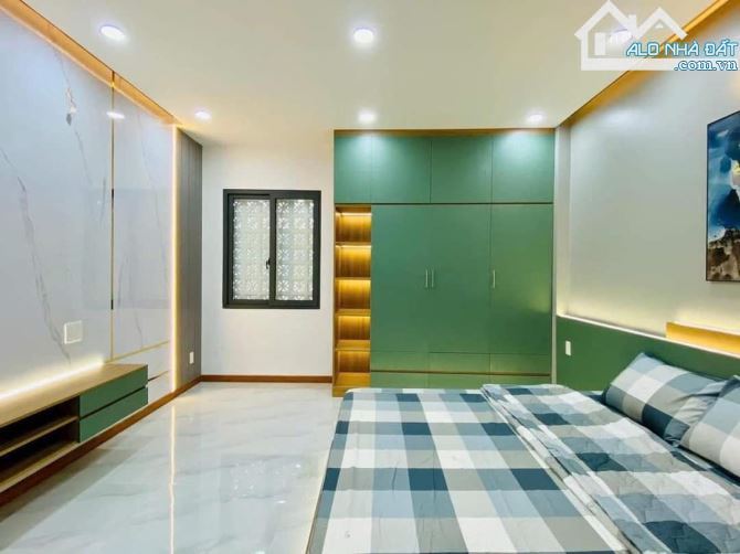 Tiền ít - Diện tích khủng - 4tỷ650/ 120m2 Có ngay nhà Lê Hồng Phong, P.1, Q,10. Thuê 19tr - 1