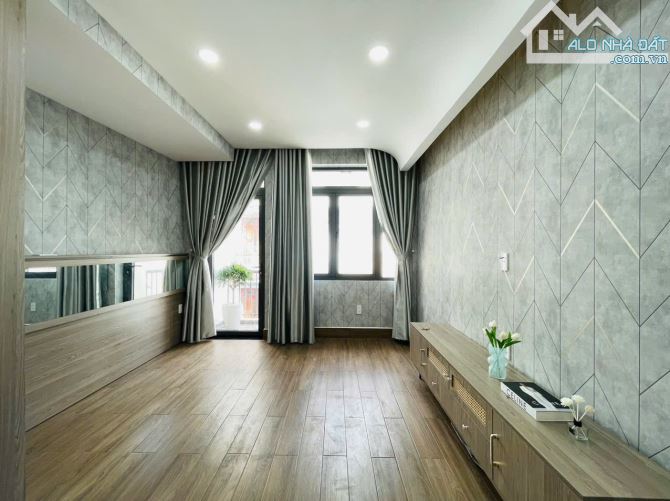 Bán nhà đối diện sân Phú Thọ. 64m2 Lý Thường Kiệt xây 1 trệt 2 lầu + sân thượng. Giá 3,3tỷ - 21