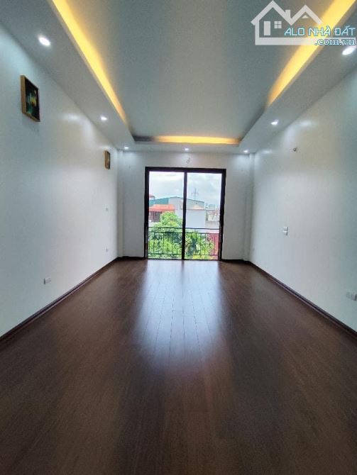 Bán nhà Lạc Nghiệp 5 tầng 40m2 hè rộng ngõ thông - 2