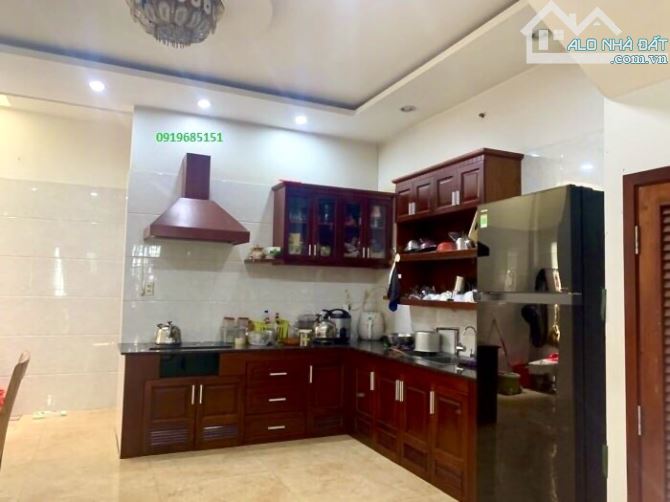 Nhà 3 Tầng,S/n Mặt tiền Đ. Nguyễn Duy Trinh, Q2, Dt:70m2,dt sàn 180m2_ngang 5.5m,giá 6tỷ - 3