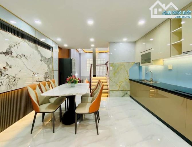 Tiền ít - Diện tích khủng - 4tỷ650/ 120m2 Có ngay nhà Lê Hồng Phong, P.1, Q,10. Thuê 19tr - 3