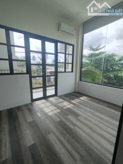 Bán nhà 3 lầu,  đường số 102, TNP A, Quận 9 - DT: 60m gồm 8pn, 8 wc - Giá 6,5 - 4
