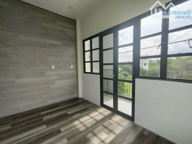 Bán nhà 3 lầu,  đường số 102, TNP A, Quận 9 - DT: 60m gồm 8pn, 8 wc - Giá 6,5 - 5