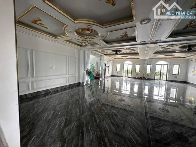 Cho thuê nhà hơn 1.500 m2 mặt tiền đường Lê Bình có thang máy - 8