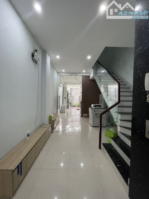 Cho thuê nhà 5 tầng 1 tum, mặt tiền kinh doanh Trương Định, Tân Mai, 731m2, chỉ 80 triệu - 8
